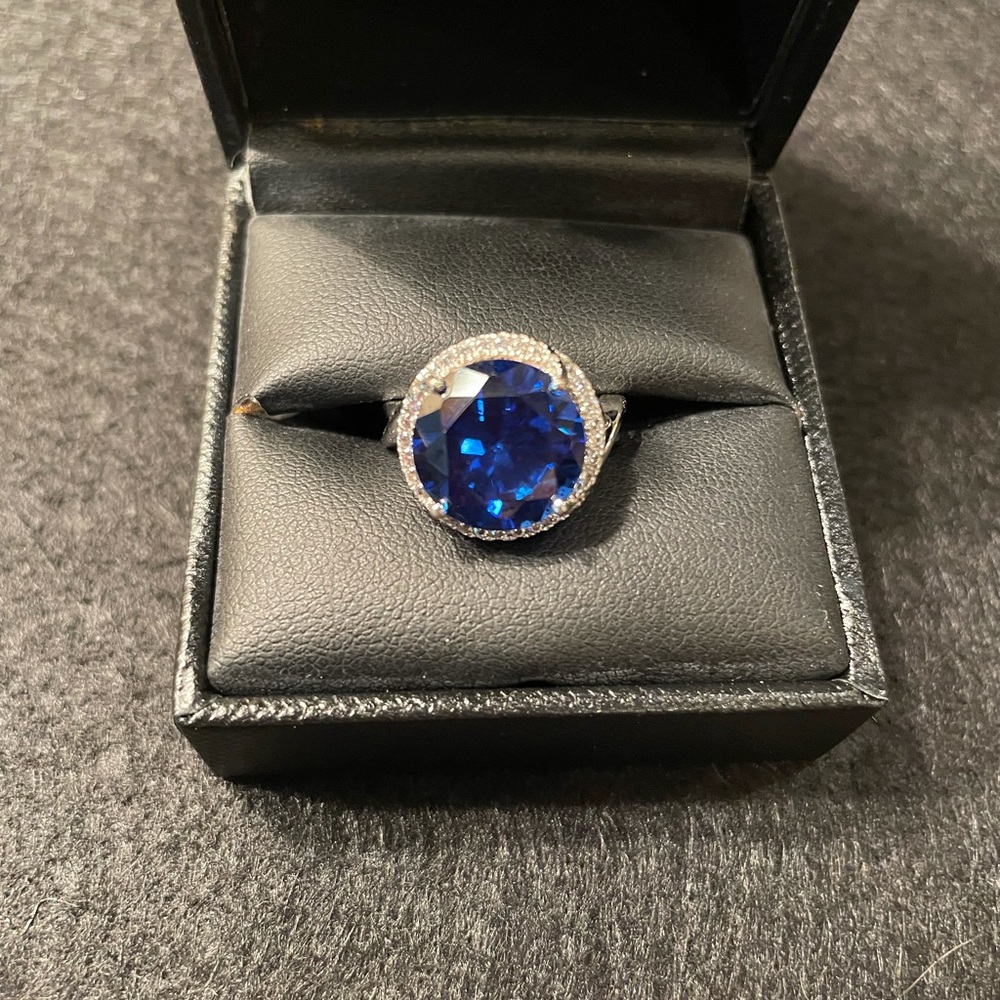 Sapphire and cubic zirconia ring
